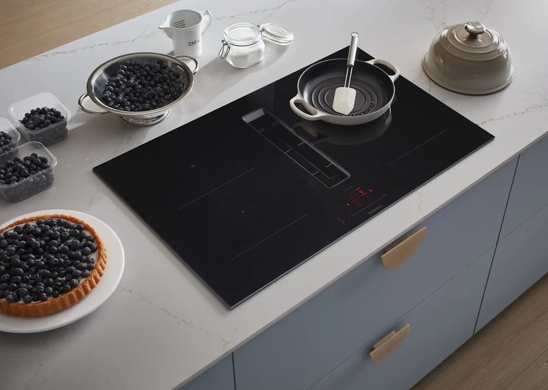 Siemens Induktionskochfeld mit Muldenlüfter, flächenbündiger Einbau, Schubladen, Lack