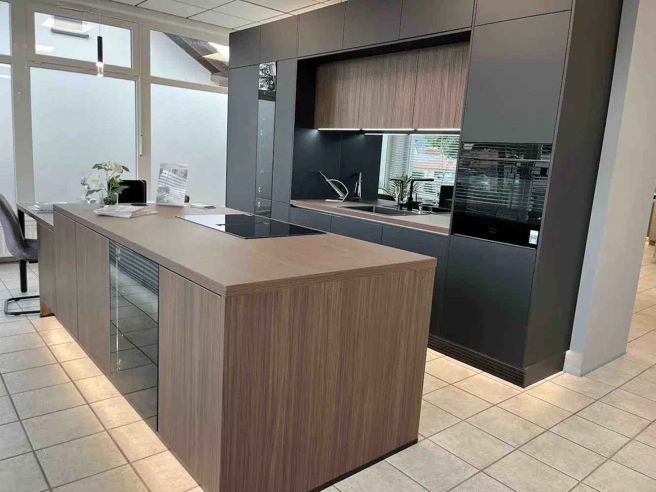 Nobilia Schwarz - Grifflos